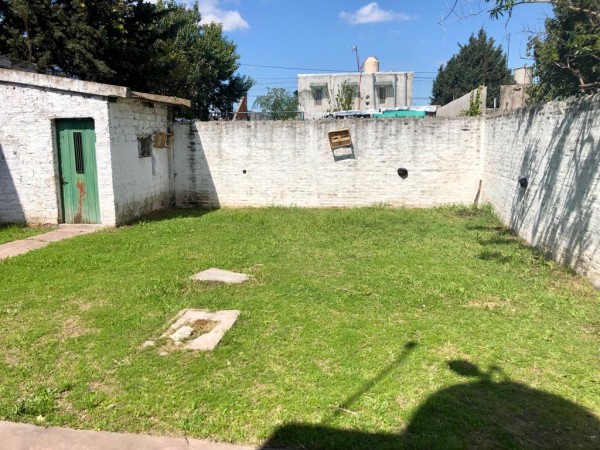Hermosa casa en venta mas departamento monoambiente.