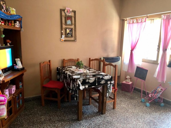 Hermosa casa en venta mas departamento monoambiente.