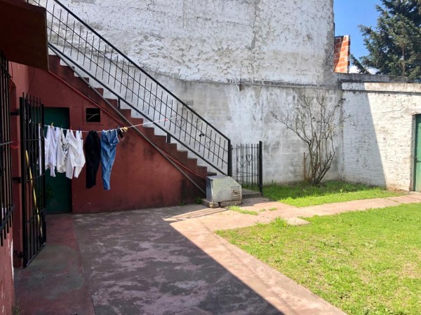 Hermosa casa en venta mas departamento monoambiente.