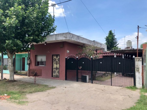 Hermosa casa en venta mas departamento monoambiente.