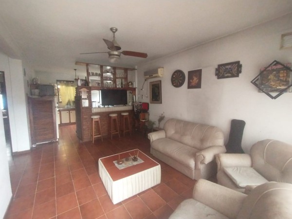CASA EN VENTA CON LOCAL Y FONDO LIBRE CON DEPOSITO, TORTUGUITAS.