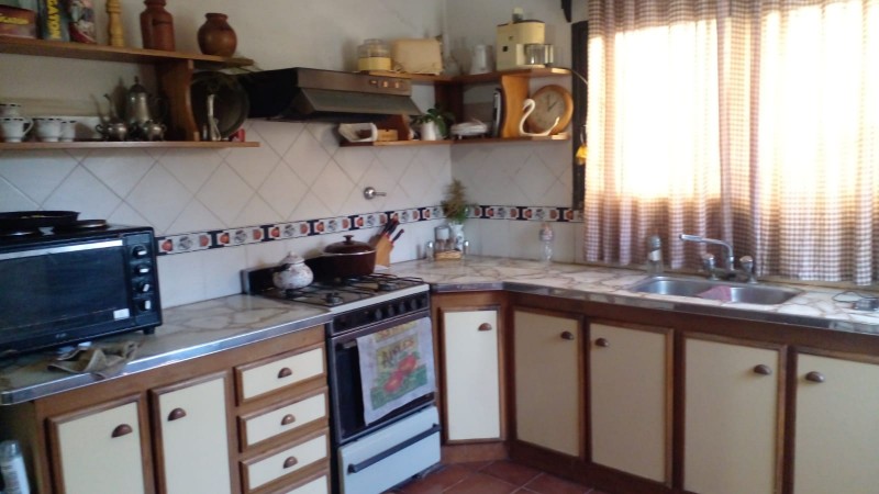 CASA EN VENTA CON LOCAL Y FONDO LIBRE CON DEPOSITO, TORTUGUITAS.