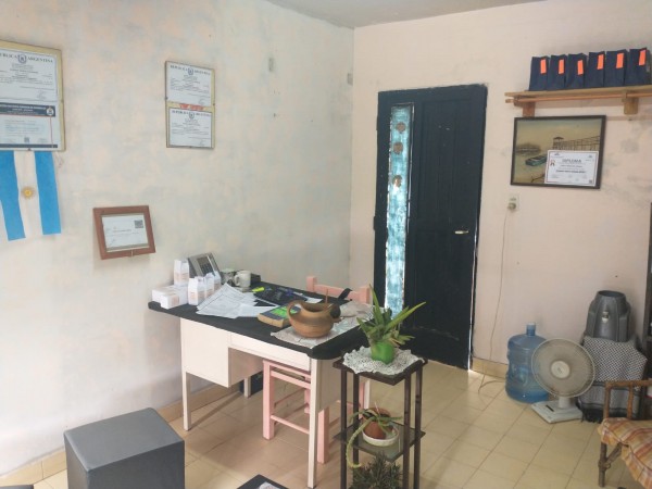 CASA EN VENTA CON LOCAL Y FONDO LIBRE CON DEPOSITO, TORTUGUITAS.