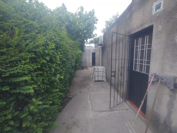 CASA EN VENTA CON LOCAL Y FONDO LIBRE CON DEPOSITO, TORTUGUITAS.