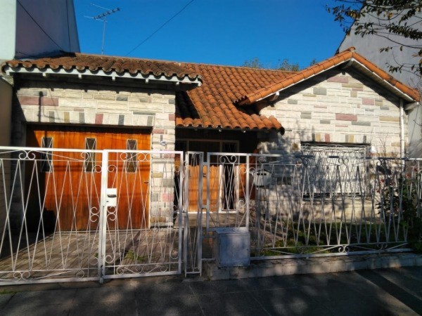 CASA 3 AMBIENTES EN VENTA - HURLINGHAM