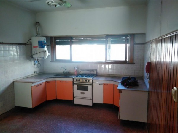 CASA 3 AMBIENTES EN VENTA - HURLINGHAM