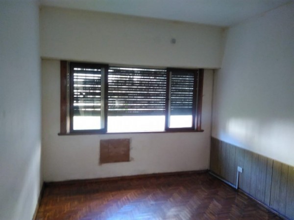 CASA 3 AMBIENTES EN VENTA - HURLINGHAM
