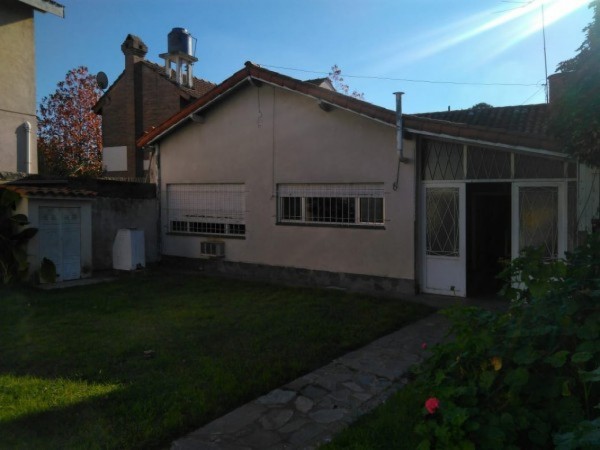 CASA 3 AMBIENTES EN VENTA - HURLINGHAM