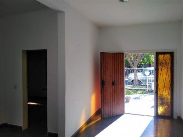 CASA 3 AMBIENTES EN VENTA - HURLINGHAM