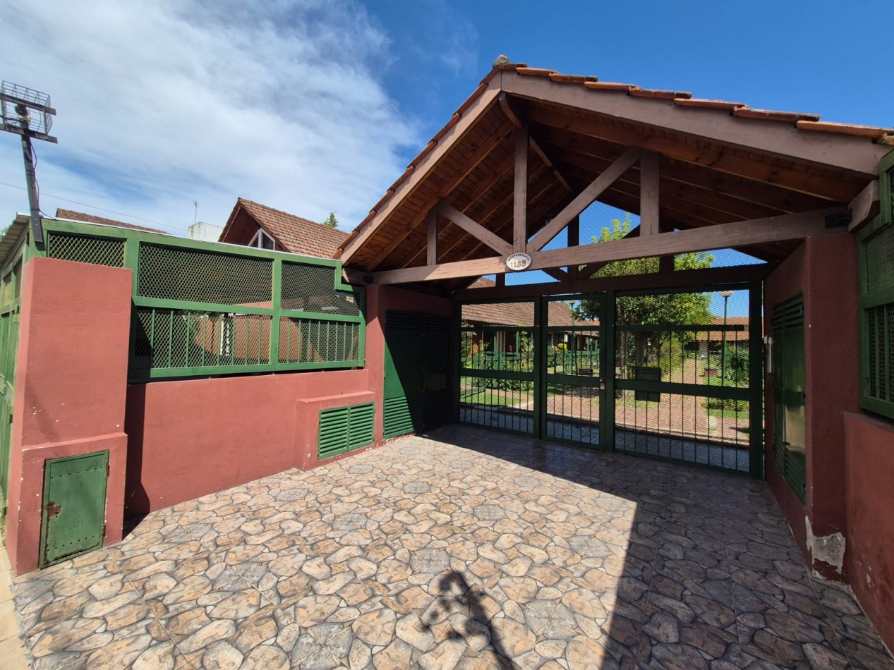 VENTA DUPLEX 4 AMBIENTES CON COCHERA PILAR CENTRO APTO CREDITO