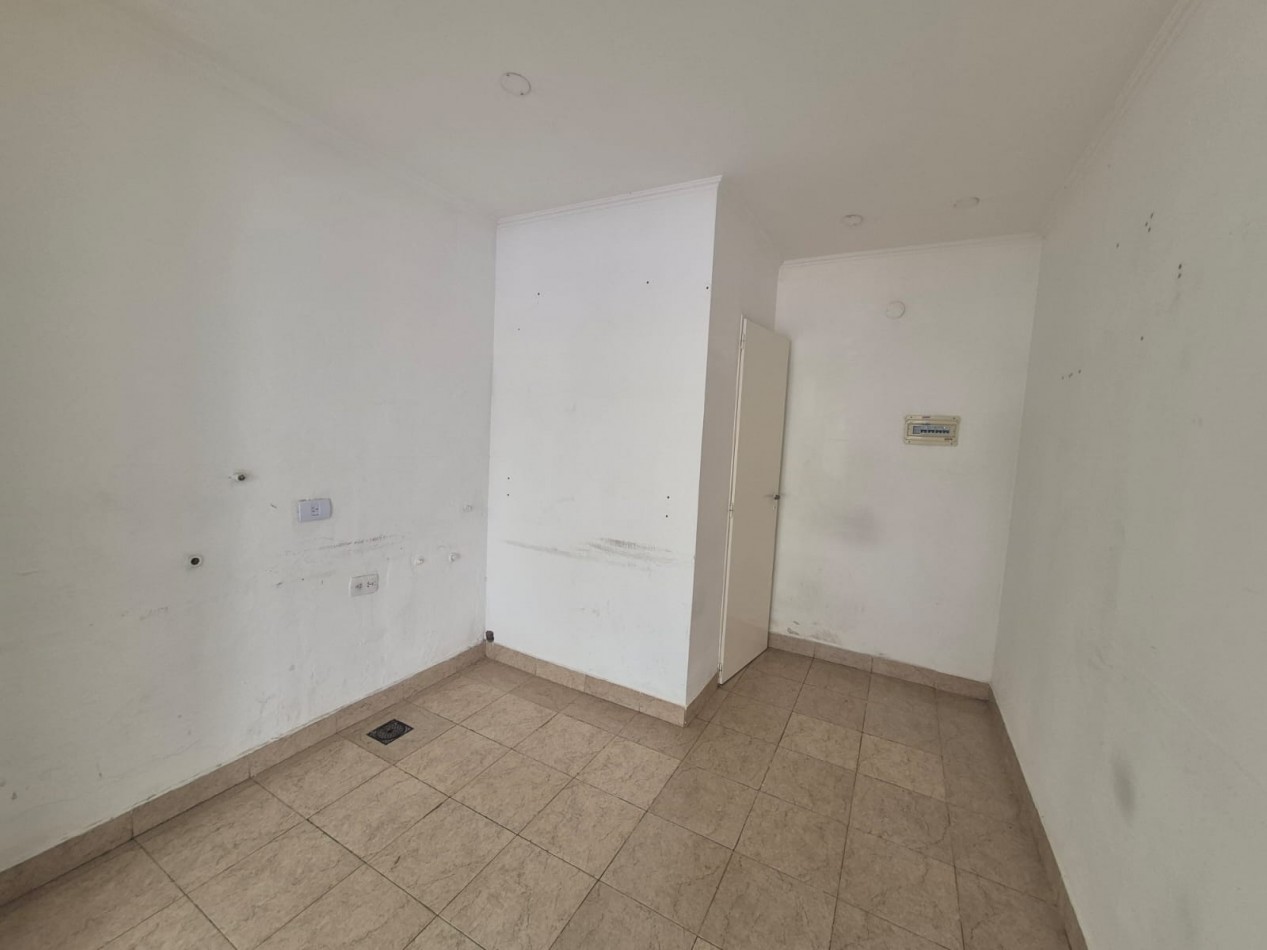 ALQUILER DE LOCAL COMERCIAL PILAR CENTRO