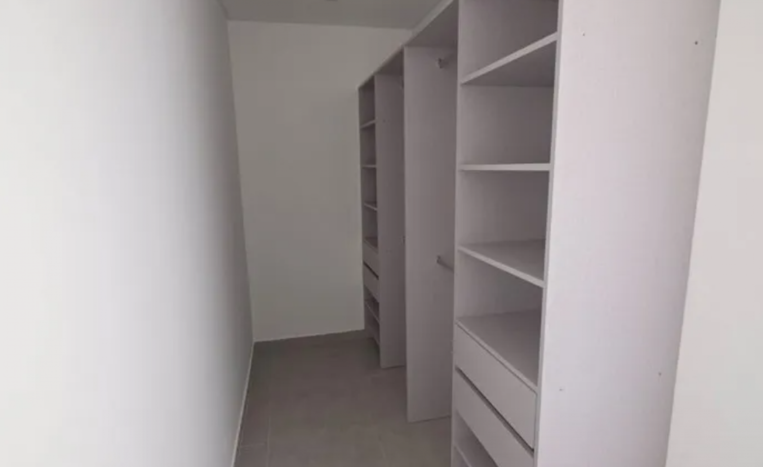 VENTA CASA DE 5 AMBIENTES EN SANTA LUCIA, PILAR DEL ESTE