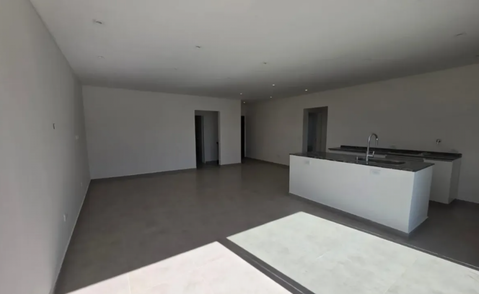 VENTA CASA DE 5 AMBIENTES EN SANTA LUCIA, PILAR DEL ESTE
