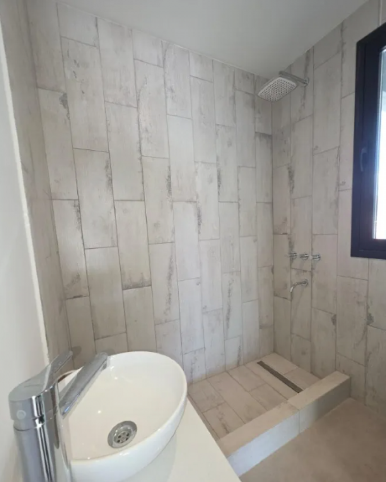 VENTA CASA DE 5 AMBIENTES EN SANTA LUCIA, PILAR DEL ESTE