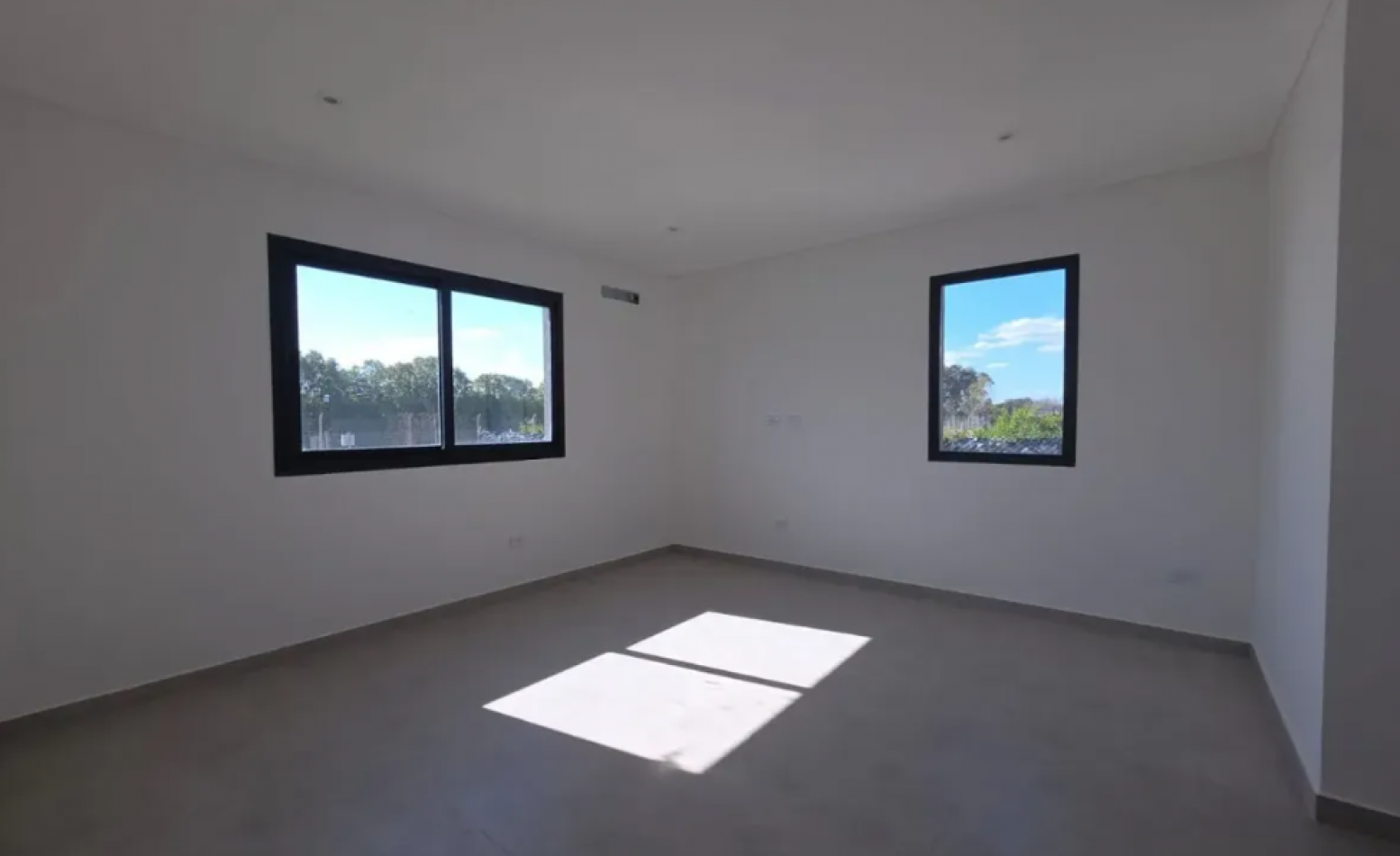 VENTA CASA DE 5 AMBIENTES EN SANTA LUCIA, PILAR DEL ESTE