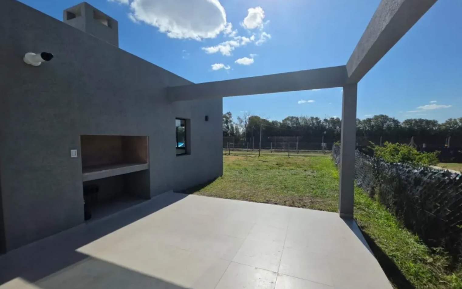 VENTA CASA DE 5 AMBIENTES EN SANTA LUCIA, PILAR DEL ESTE