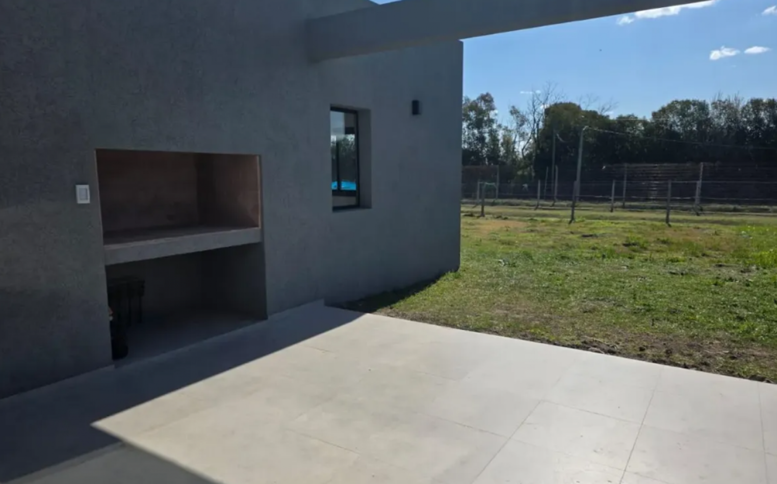 VENTA CASA DE 5 AMBIENTES EN SANTA LUCIA, PILAR DEL ESTE