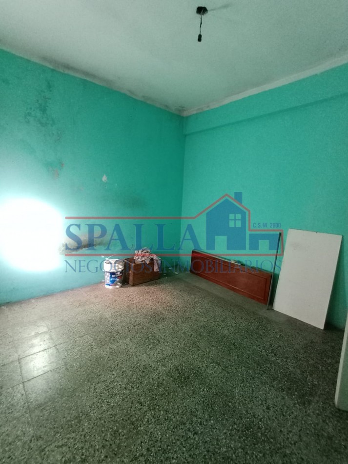 CASA 4 AMBIENTES EN VENTA- ESQUINA ESTRATEGICA Y ZONA MUY TRANSITADA, GRAND BOURG.