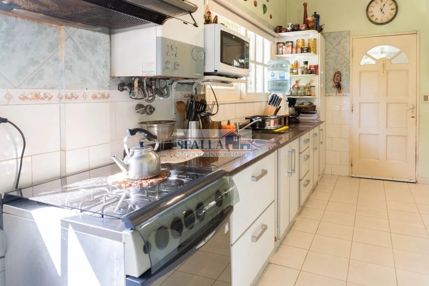 LA MASIA CASA EN VENTA DE 5 AMBIENTES CON AMPLIO JARDIN Y PILETA - APTO CREDITO