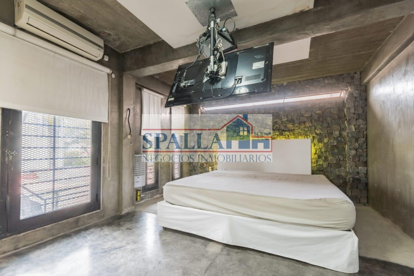 PH 4 AMBIENTES AL FRENTE CON PATIO, TERRAZA Y DOS COCHERAS EN RAMOS MEJIA - EN VENTA - APTO CREDITO