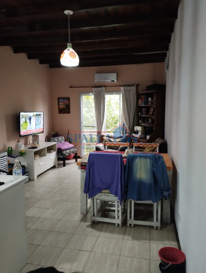 VENTA MONOAMBIENTE AMPLIO CON ENTREPISO PILAR CENTRO CON PATIO Y PILETA