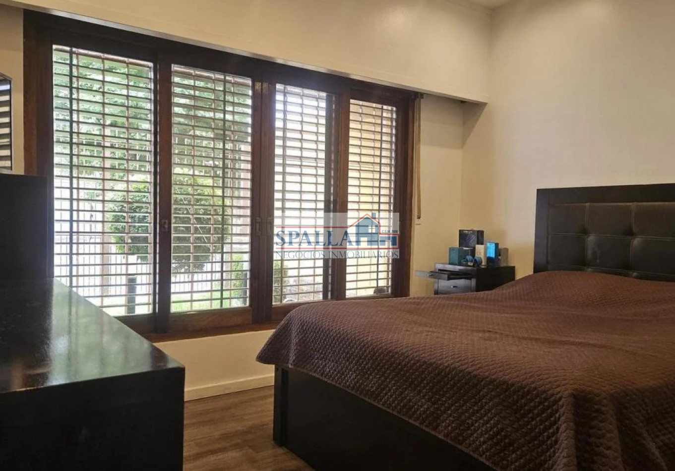 VENTA OPORTUNIDAD CASA 5 AMBIENTES CON PILETA Y QUINCHO AVELLANEDA WILDE - APTO CREDITO
