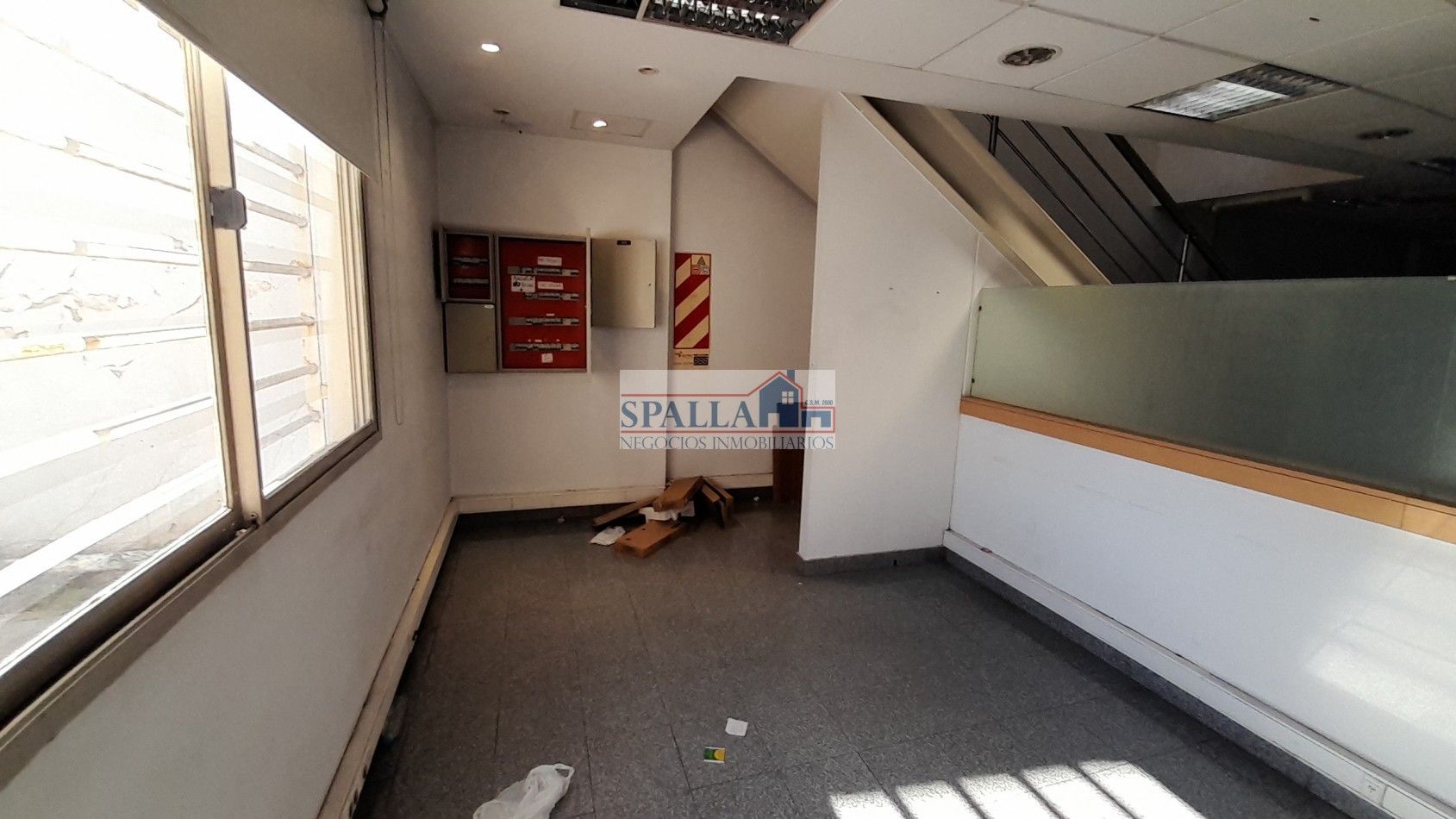 ALQUILER EDIFICIO CON OFICINAS, CENTRO DE PILAR A METROS DE PANAMERICANA KM 53