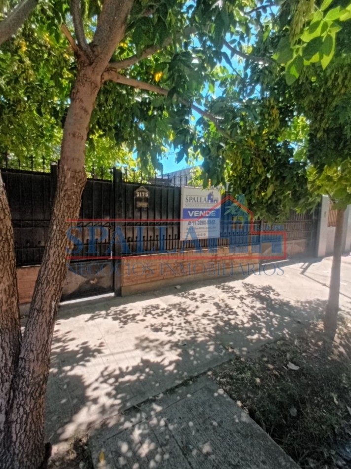 CASA EN VENTA  300 m² SOBRE LOTE PROPIO - A 200 mts RUTA 8 - LOCAL + GALPON - JOSE C. PAZ - ACEPTA FINANCIACION