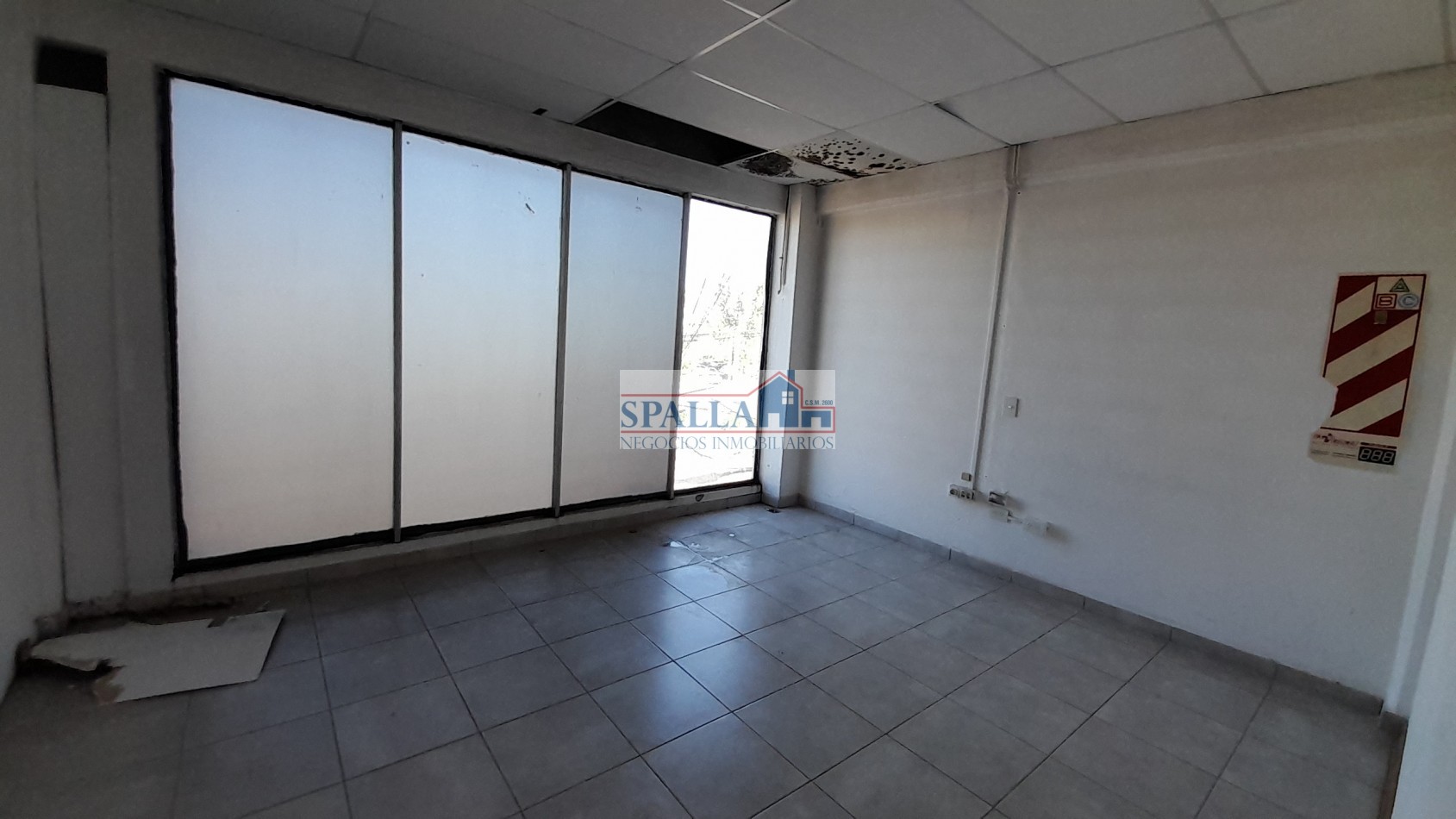 ALQUILER EDIFICIO CON OFICINAS, CENTRO DE PILAR A METROS DE PANAMERICANA KM 53
