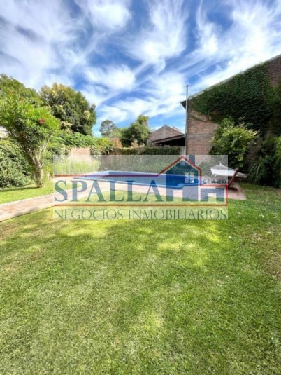 VENTA CASA 4 AMBIENTES CON QUINCHO Y PILETA EN MUÑIZ - APTO CREDITO