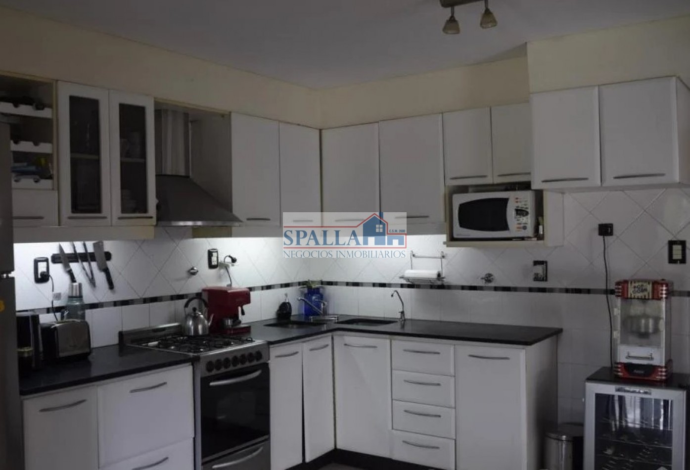 VENTA OPORTUNIDAD CASA 5 AMBIENTES CON PILETA Y QUINCHO AVELLANEDA WILDE - APTO CREDITO