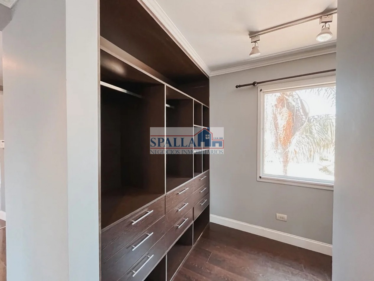 CHALET DE CATEGORIA EN VENTA EN LA MEJOR ZONA DE ESCOBAR - 7 AMBIENTES - 5 DORMITORIOS