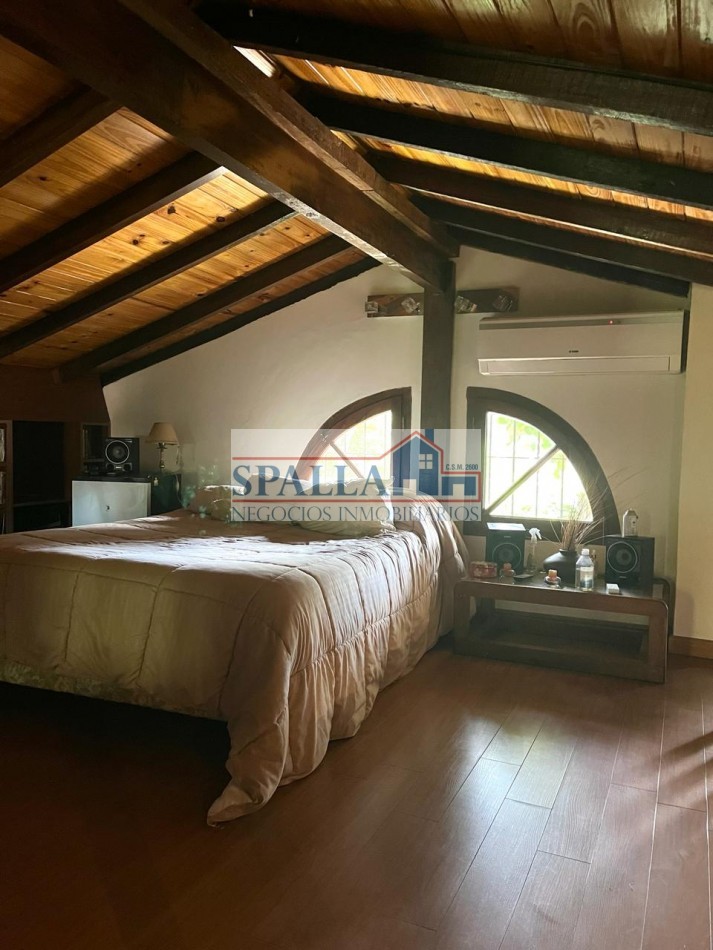 VENTA CASA 4 AMBIENTES CON QUINCHO Y PILETA EN MUÑIZ - APTO CREDITO