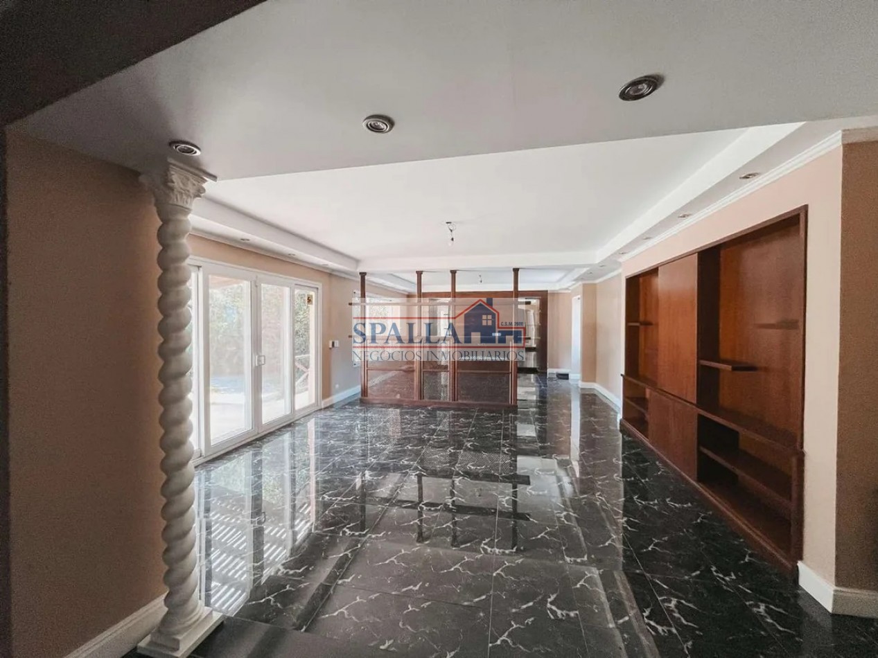 CHALET DE CATEGORIA EN VENTA EN LA MEJOR ZONA DE ESCOBAR - 7 AMBIENTES - 5 DORMITORIOS