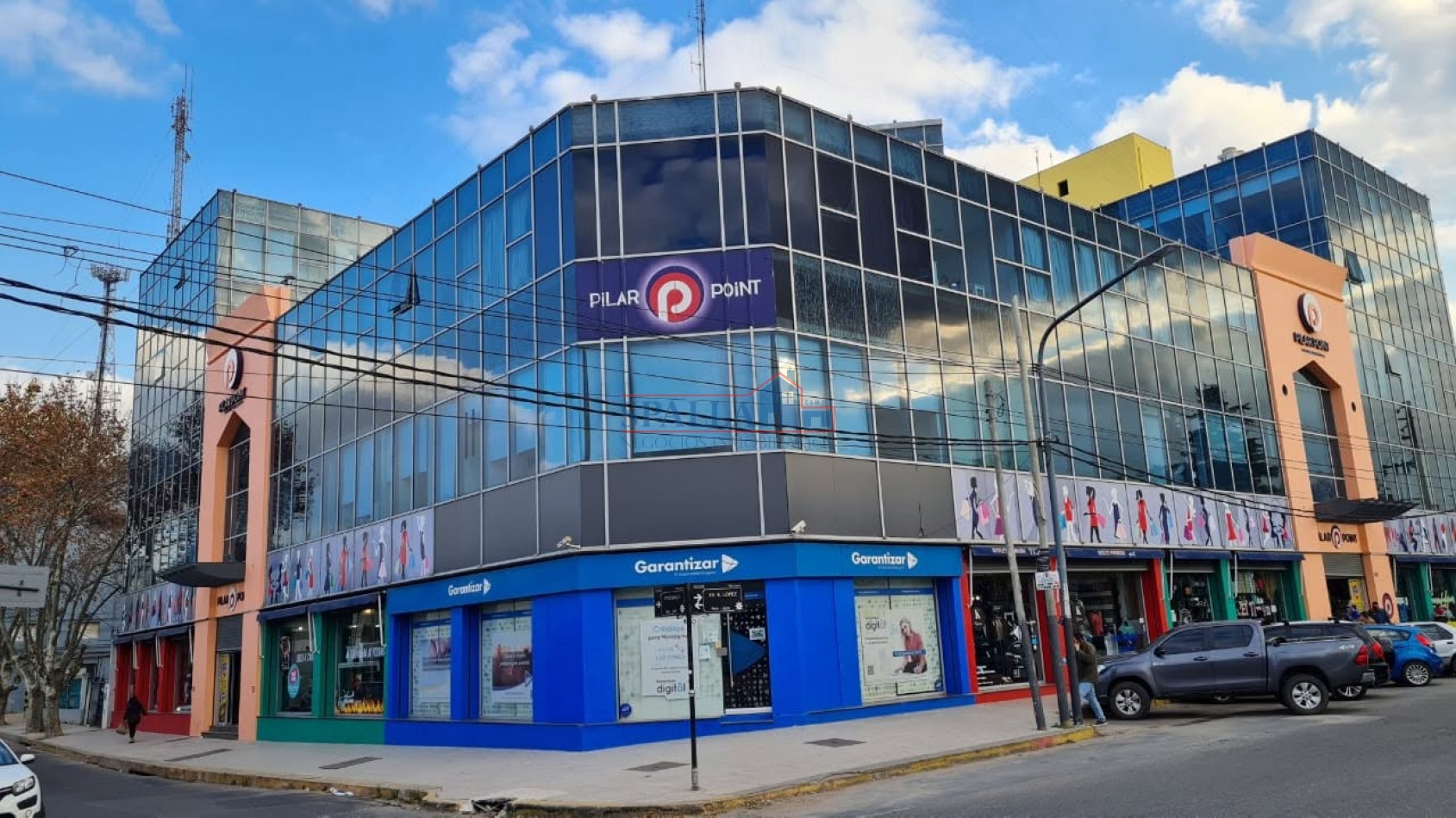VENTA MONOAMBIENTE USO PROFESIONAL SHOPPING PILAR POINT PILAR - IDEAL INVERSION