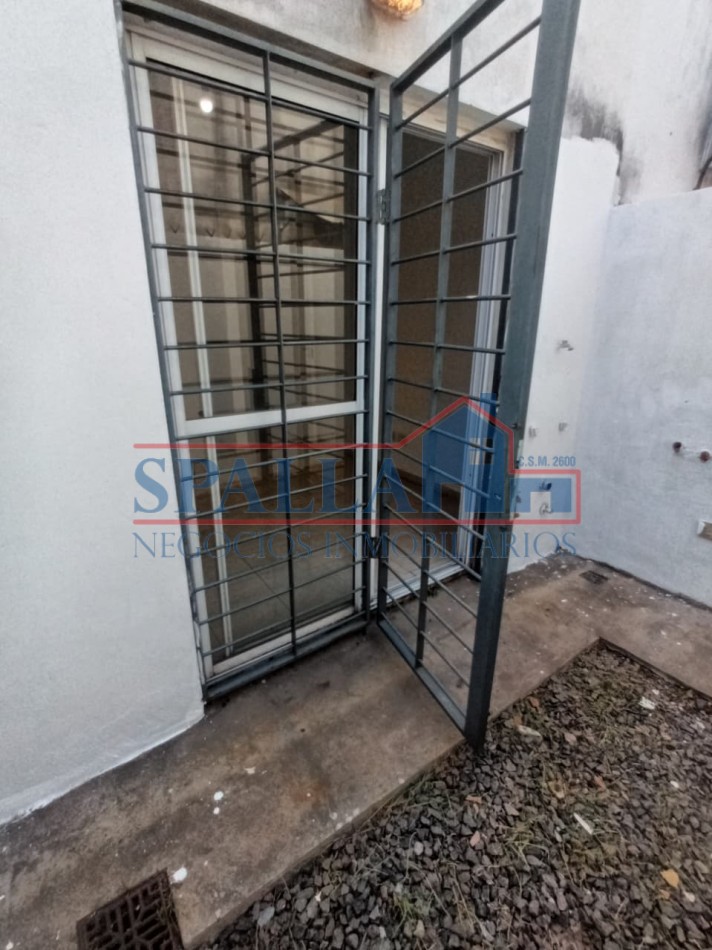 VENTA DE DEPARTAMENTO DOS AMBIENTES CON COHERA CUBIERTA , EXCELENTE UBICACION EN SAN MIGUEL