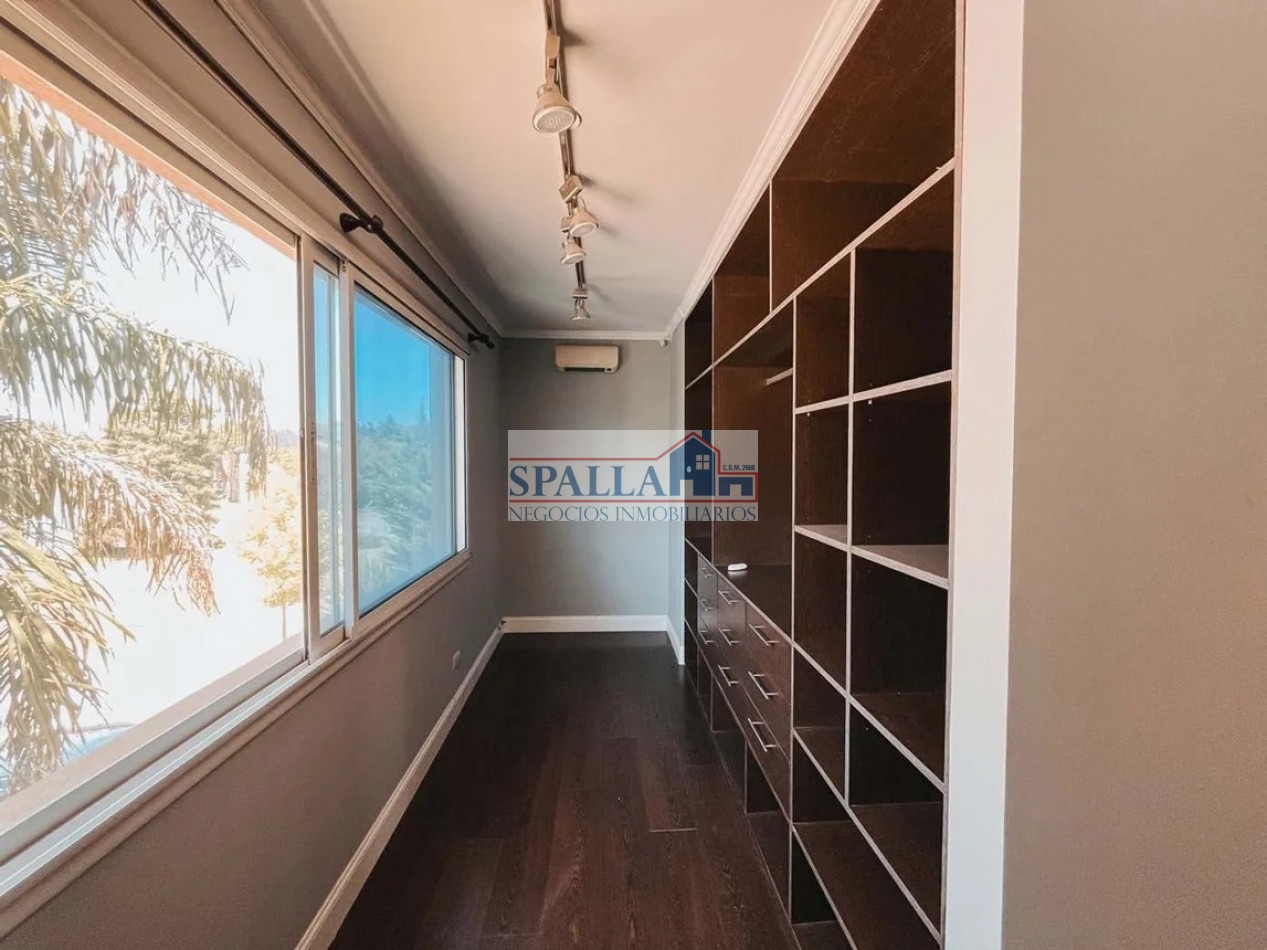 CHALET DE CATEGORIA EN VENTA EN LA MEJOR ZONA DE ESCOBAR - 7 AMBIENTES - 5 DORMITORIOS