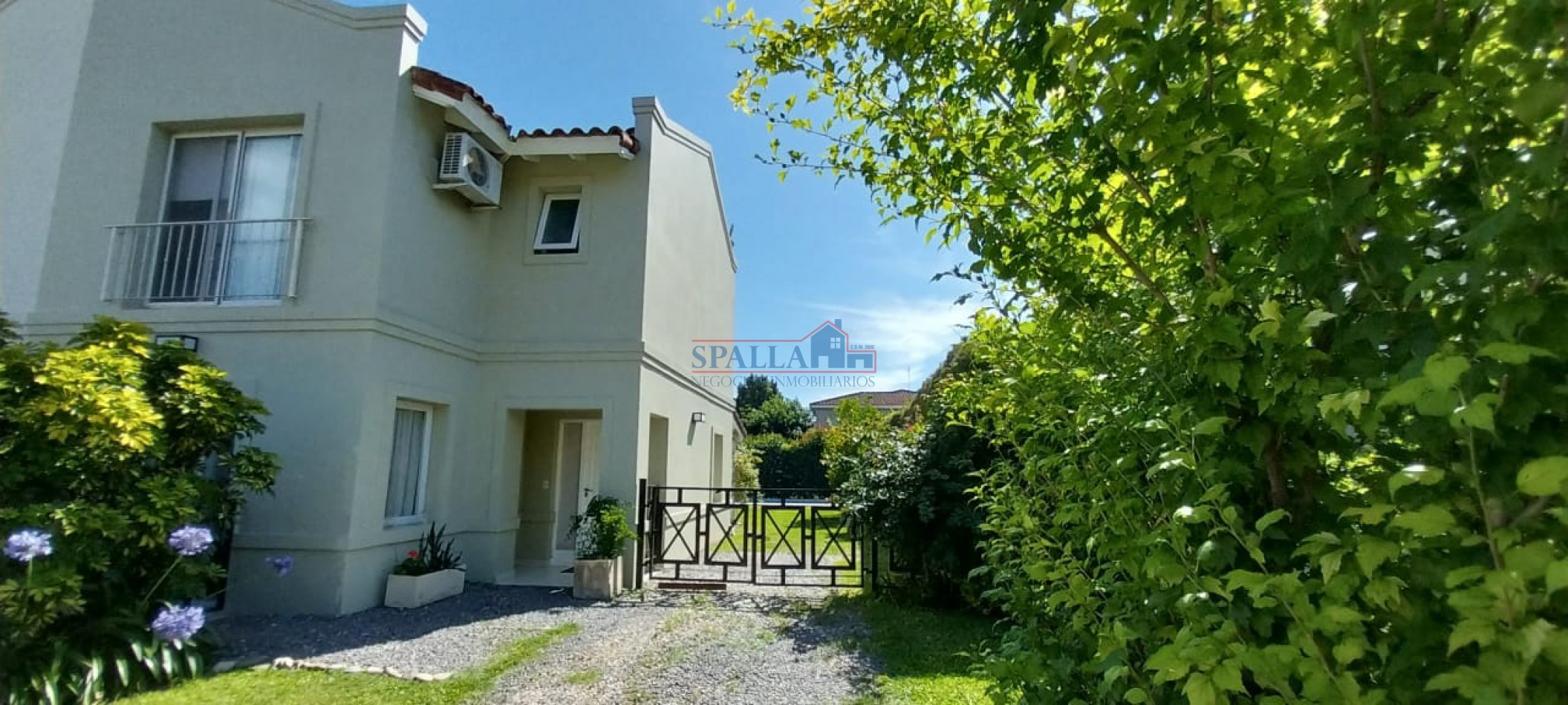 VENTA CASA 4 AMBIENTES BARRIO CERRADO LA CANDELA PILAR, CON PILETA 