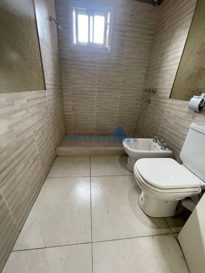 ALQUILER DEPARTAMENTO DOS AMBIENTES AMPLIO CON PARRILLA Y JARDIN