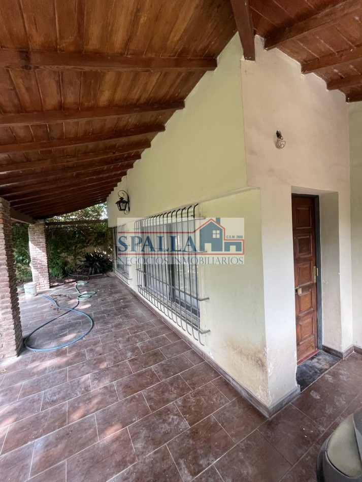VENTA CASA 4 AMBIENTES CON QUINCHO Y PILETA EN MUÑIZ - APTO CREDITO