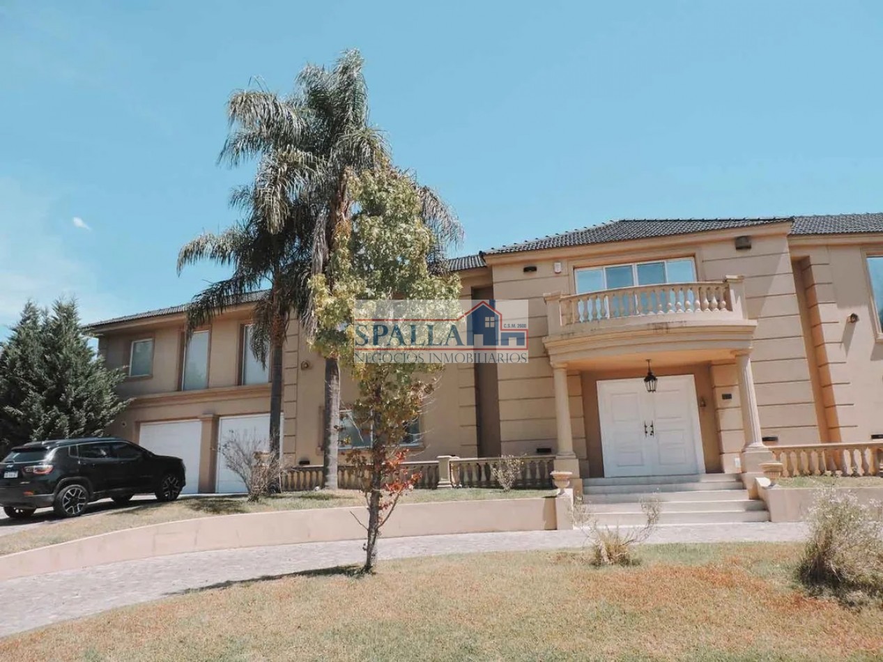 CHALET DE CATEGORIA EN VENTA EN LA MEJOR ZONA DE ESCOBAR - 7 AMBIENTES - 5 DORMITORIOS