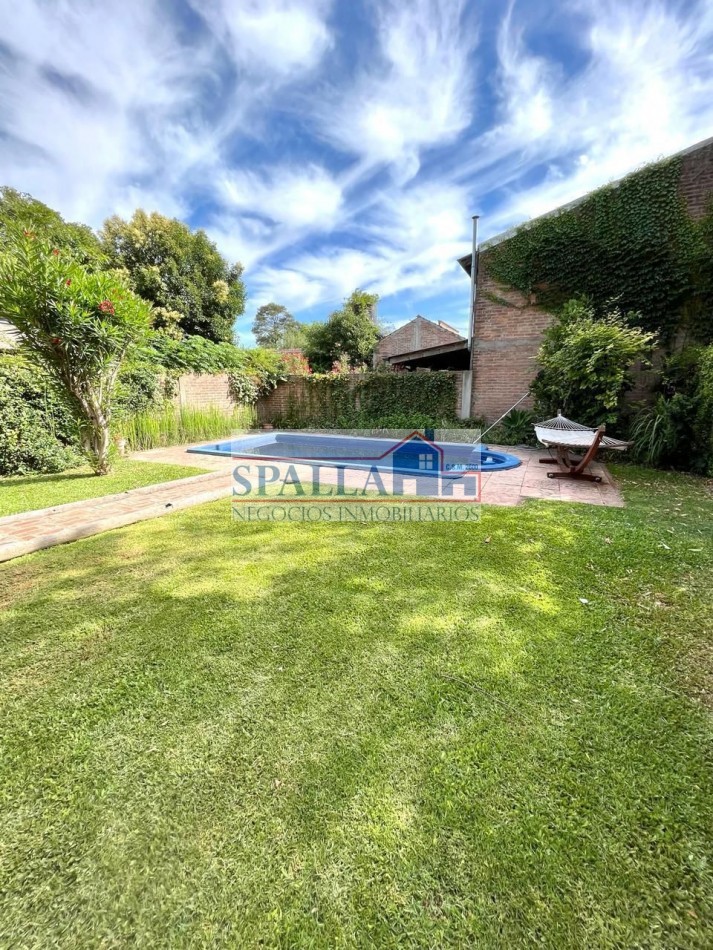 VENTA CASA 4 AMBIENTES CON QUINCHO Y PILETA EN MUÑIZ - APTO CREDITO