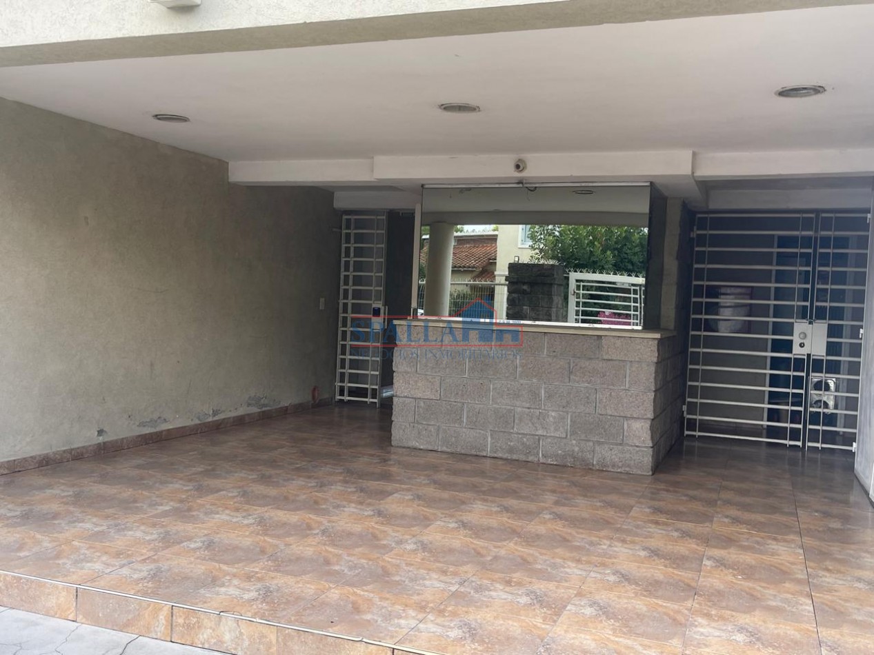 VENTA MONOAMBIENTE AMPLIO CON ENTREPISO PILAR CENTRO CON PATIO Y PILETA