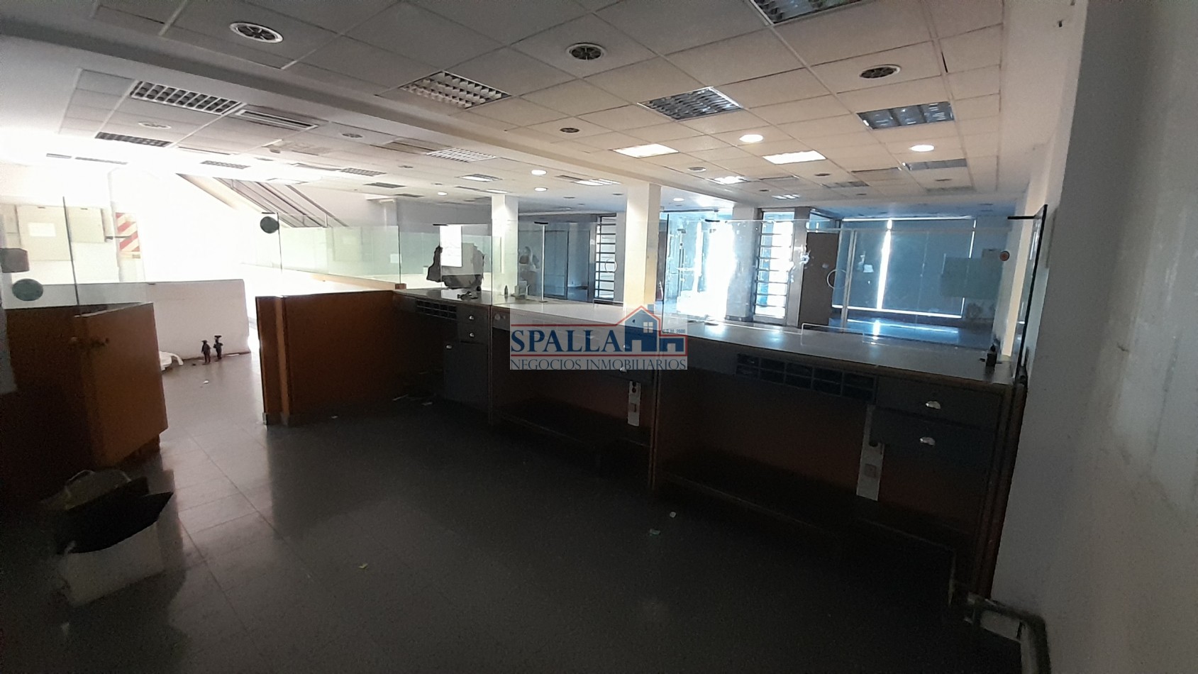 ALQUILER EDIFICIO CON OFICINAS, CENTRO DE PILAR A METROS DE PANAMERICANA KM 53