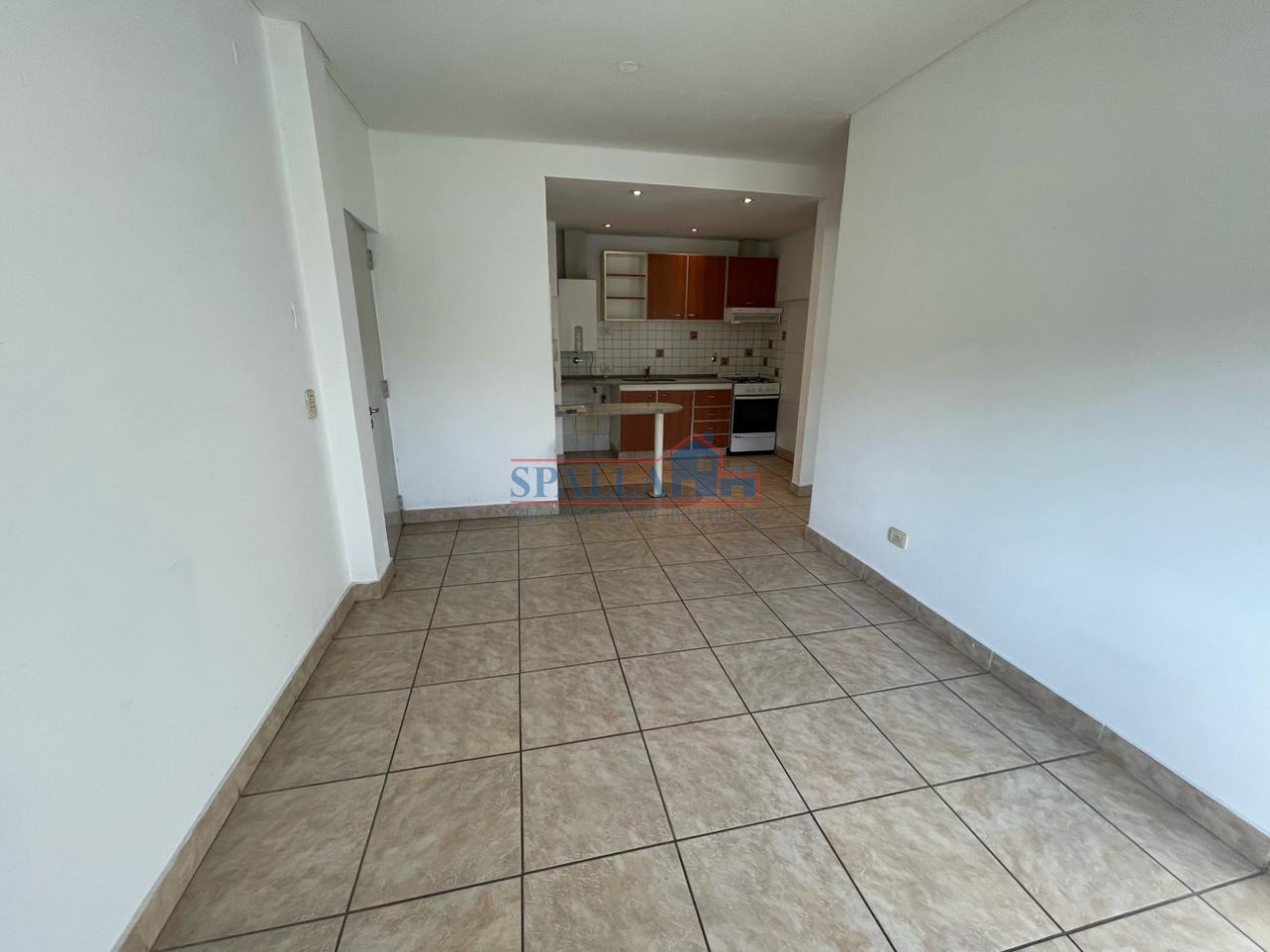 VENTA DEPARTAMENTO DOS AMBIENTES AL FRENTE PLANTA BAJA PILAR CENTRO 