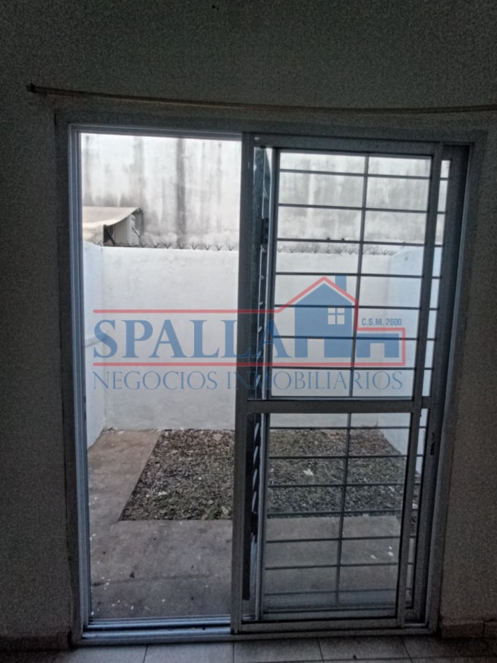 VENTA DE DEPARTAMENTO DOS AMBIENTES CON COHERA CUBIERTA , EXCELENTE UBICACION EN SAN MIGUEL