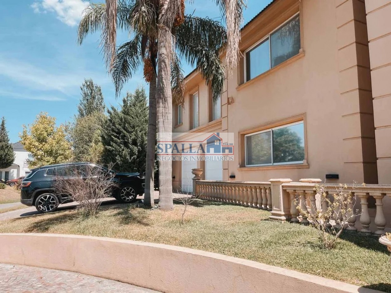 CHALET DE CATEGORIA EN VENTA EN LA MEJOR ZONA DE ESCOBAR - 7 AMBIENTES - 5 DORMITORIOS