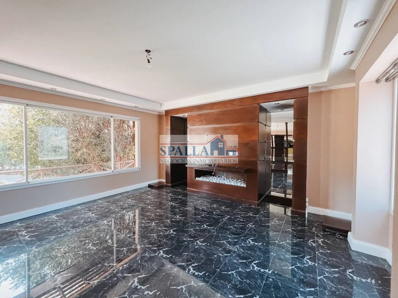 CHALET DE CATEGORIA EN VENTA EN LA MEJOR ZONA DE ESCOBAR - 7 AMBIENTES - 5 DORMITORIOS
