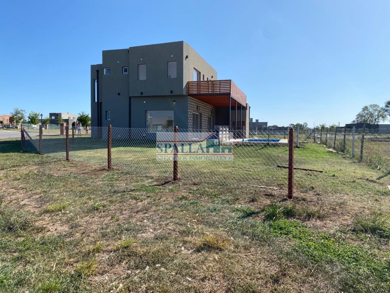 VENTA CASA SAN SEBASTIAN LOTE CENTRAL CON RENTA