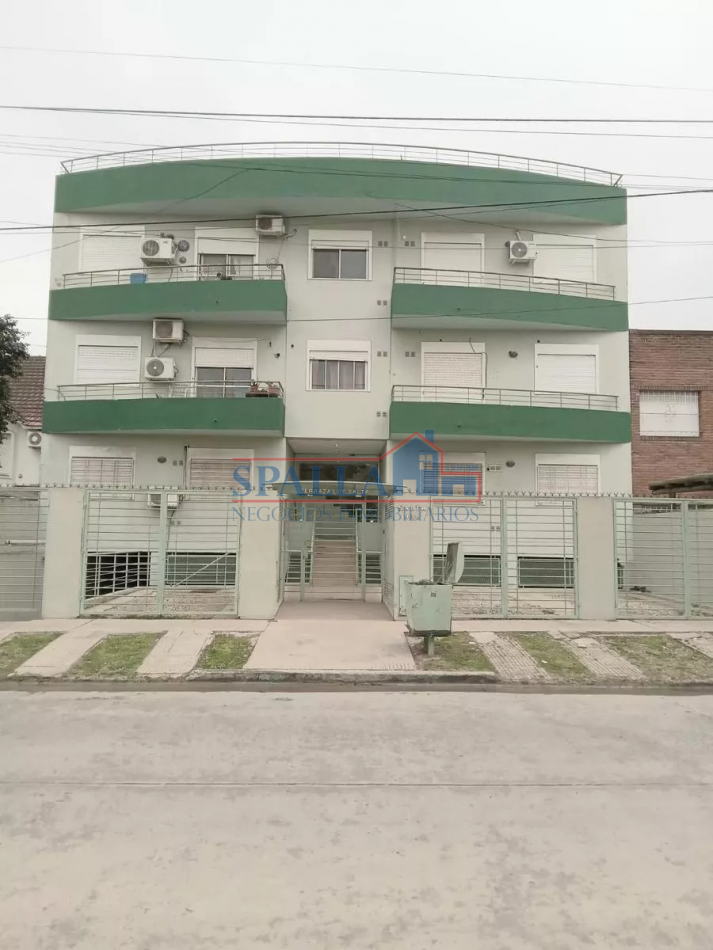 VENTA DEPARTAMENTO DOS AMBIENTES AL FRENTE PLANTA BAJA PILAR CENTRO 